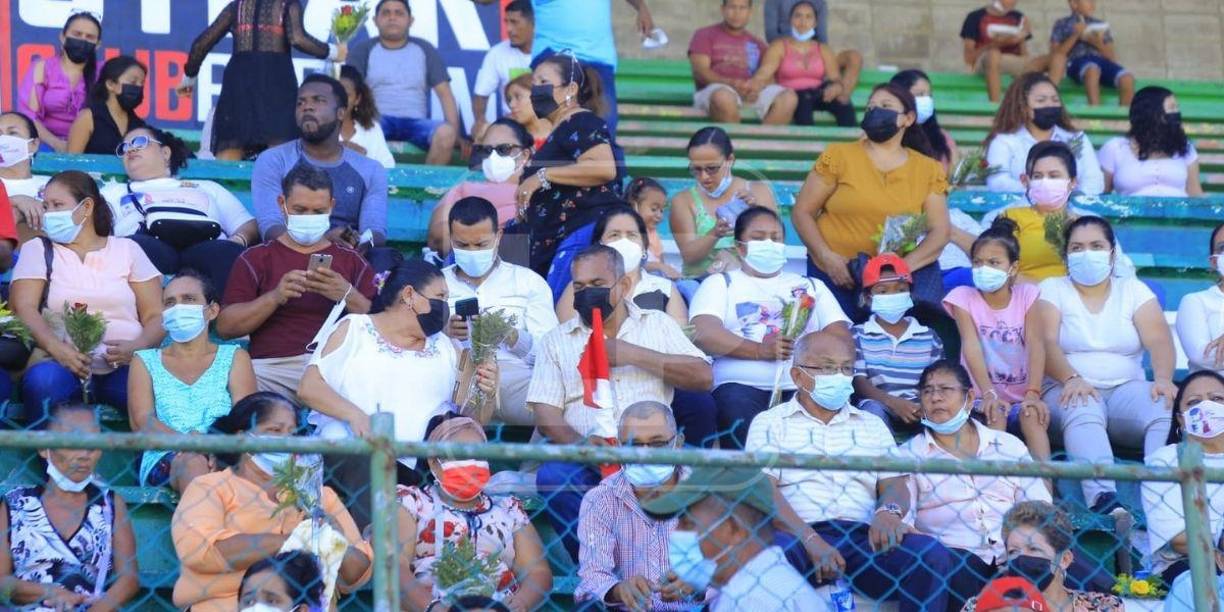 La gradería del Excélsior lució poblada por ciudadanos porteños. Martell ganó las elecciones el 28 de noviembre. 