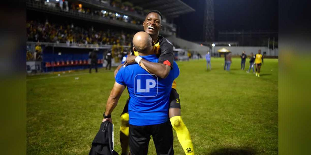 Todo era felicidad en el Real España tras el pitazo final.