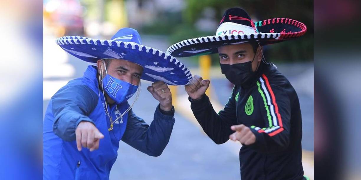 Catrachos presentes en el Azteca para apoyar a Honduras ante México
