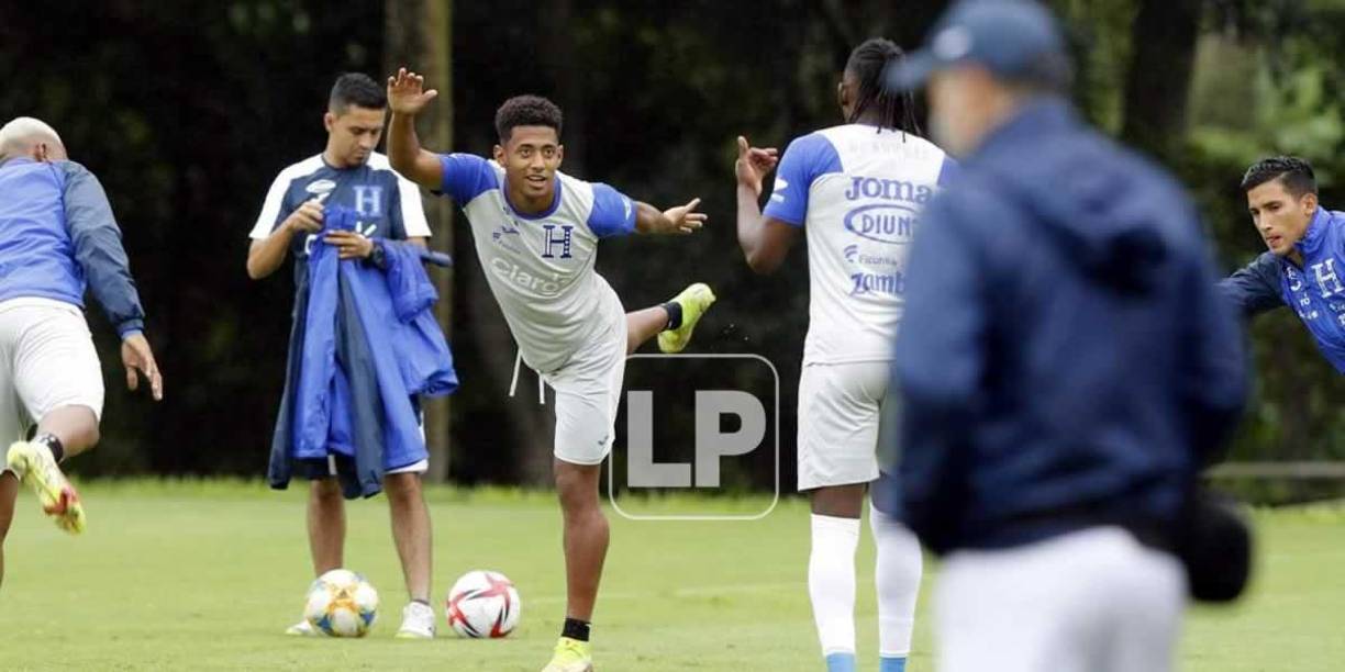 La escuadra hondureña ya trabajó con plantel casi completo. El último en hacerlo fue Alberth Elis, quien llegó el lunes por la noche y este martes comenzó a sudar la camisa.
