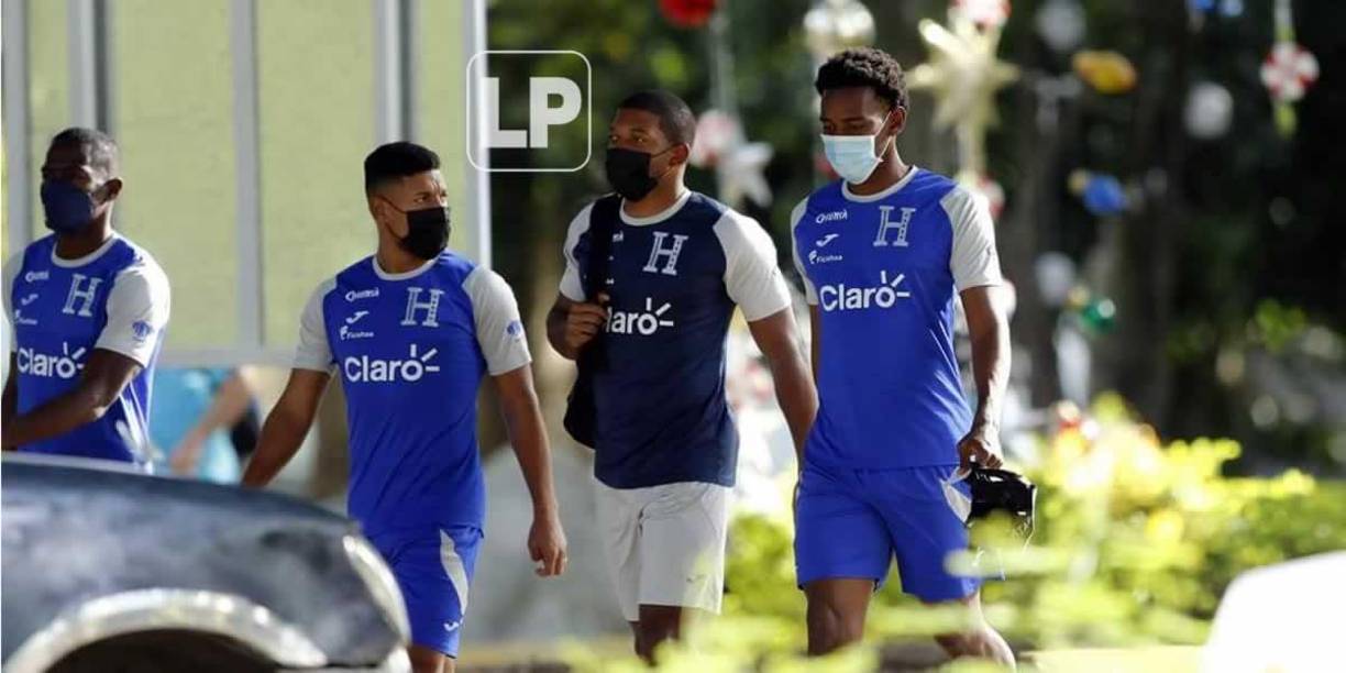 Los seleccionados llegando a las instalaciones de la escuela Happy Days Freedom de San Pedro Sula para la práctica.