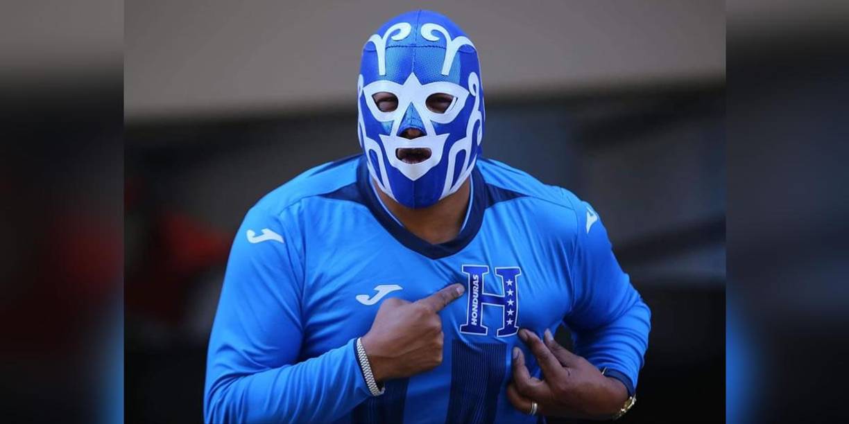 Catrachos presentes en el Azteca para apoyar a Honduras ante México