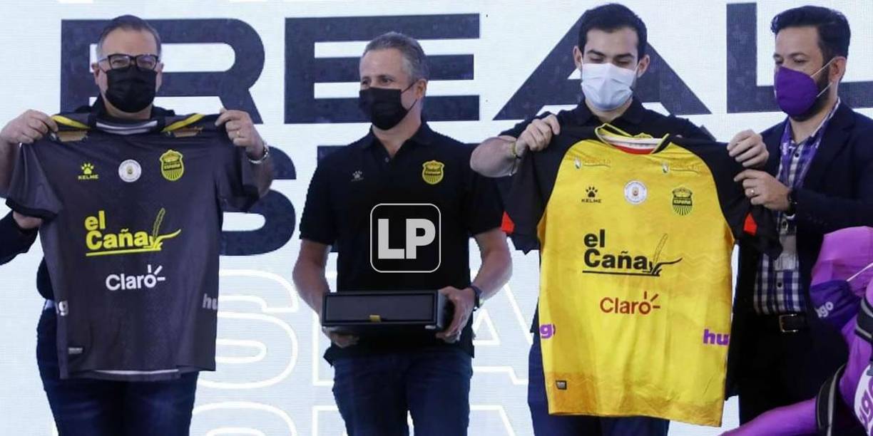 La amarilla con mangas negras es la de local y la negra por completo la de visita.