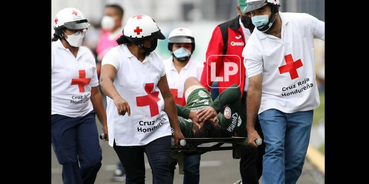 El mediocampista del Marathón se fue muy triste del campo.