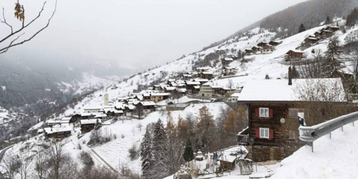 La idea es 'luchar por nuestra existencia y el futuro de Albinen', señala el texto de la iniciativa aprobada, en la que se menciona como ejemplo de la creciente despoblación el cierre de la escuela de la localidad por falta de niños, que ahora tienen que ir otro colegio en Leuk, a 20 minutos en autobús.<br/>