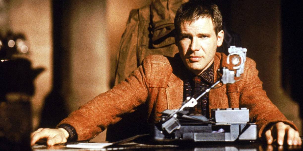 Además de su éxito en películas de acción, Ford ha demostrado su versatilidad al interpretar personajes dramáticos en películas como “Blade Runner” (1982) y “El fugitivo” (1993).