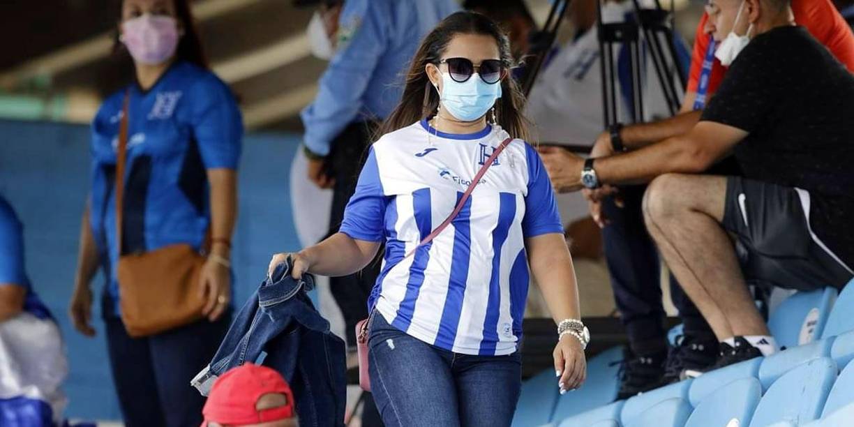 Las bellezas que adornaron el partido Honduras-Costa Rica en el Olímpico