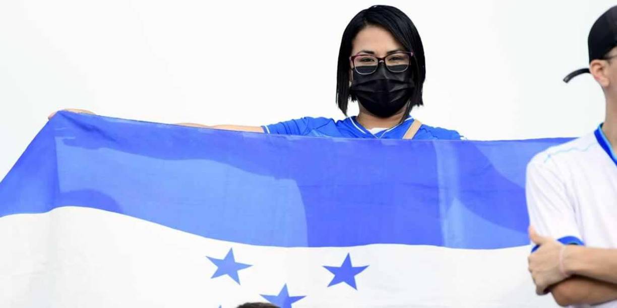 Las bellezas que adornaron el partido Honduras-Costa Rica en el Olímpico