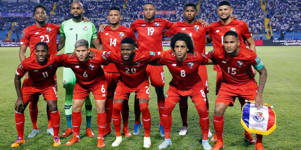 Los 11 titulares de Panamá posando previo al partido contra Honduras.