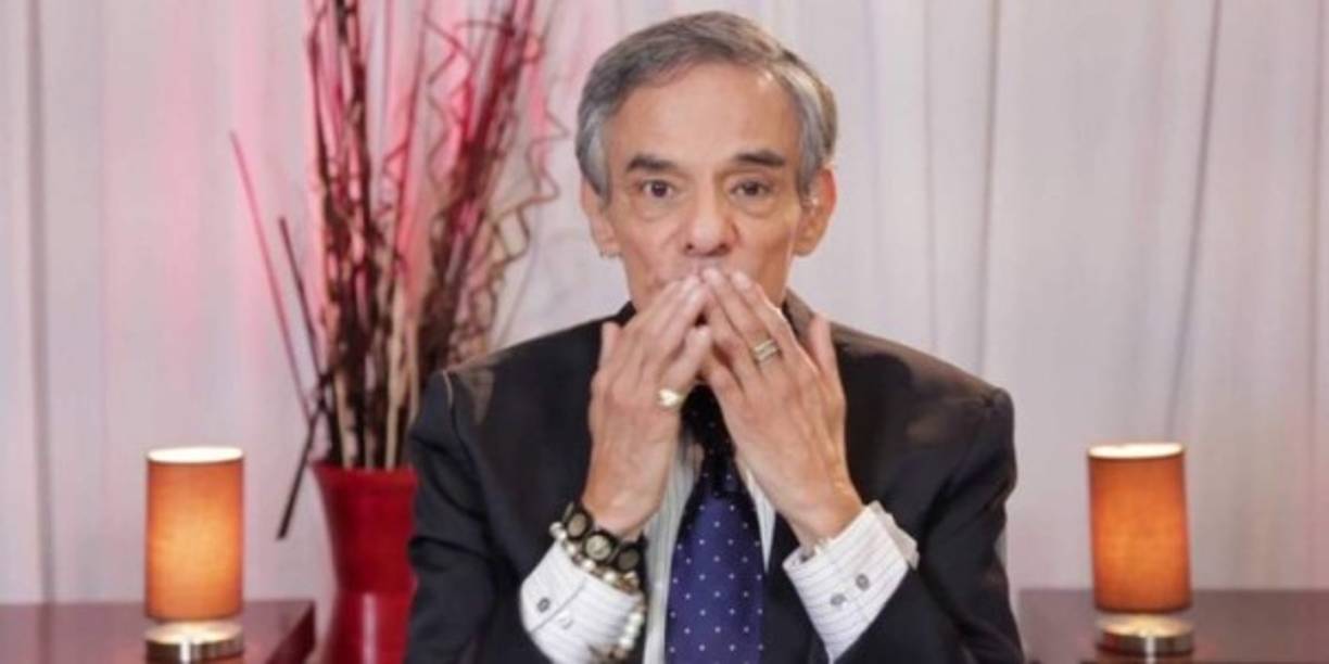 José José se ha casado tres veces: en 1970 con la actriz Natalia 'Kiki' Herrera Calles, en 1976 se casó con Ana Elena Noreña (Anel) con quien procrearon dos hijos y su tercer matrimonio fue en 1995 con Sarita Salazar.