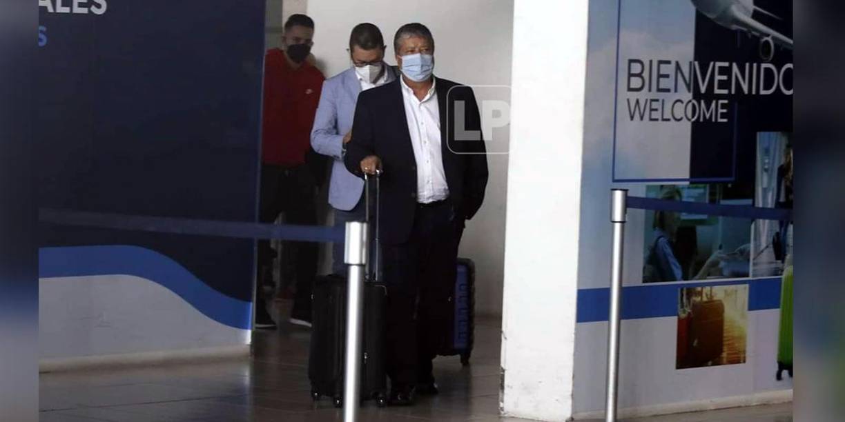 El momento esperado: la llegada del ‘Bolillo‘ Gómez a Tegucigalpa para ser presentado como nuevo entrenador de Honduras.