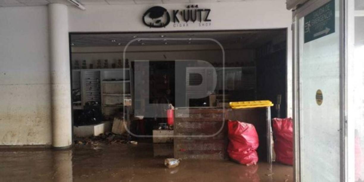 El titular de la superintendencia de la Alianza Público Privada, Leo Castellón, explicó que hoy arrancarán con el aseo, por ello se necesitaba que retiraran muebles y equipos, porque la compañía entrará con máquinas de lavado a presión, a sacar todo el lodo y a retirar escombros.<br/>