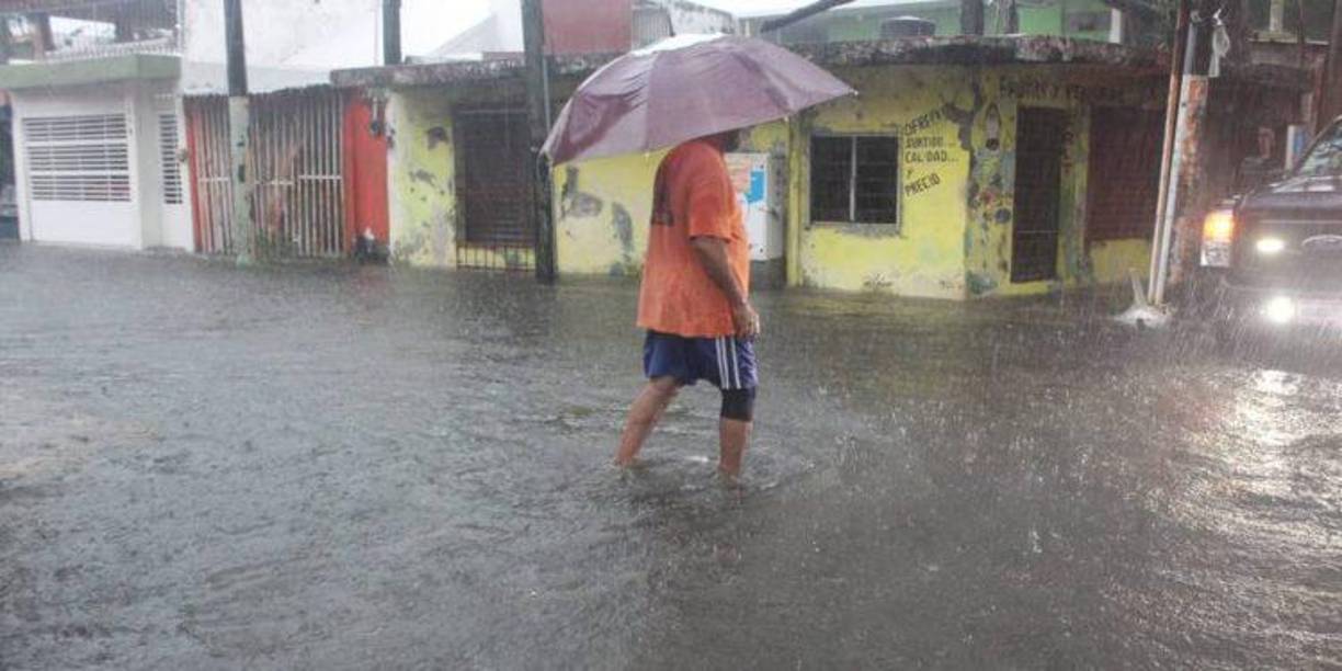 La tormenta tropical Nadine en octubre dejó fuertes lluvias en gran parte del territorio hondureño, después impactó Belice y la península de Yucatán en México.
