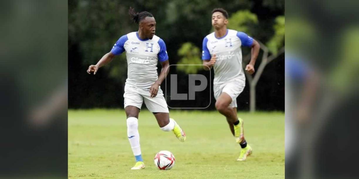 Alberth Elis se mostró muy activo a la par de Antony ‘Choco Lozano y tuvieron un interesante duelo en el entrenamiento.
