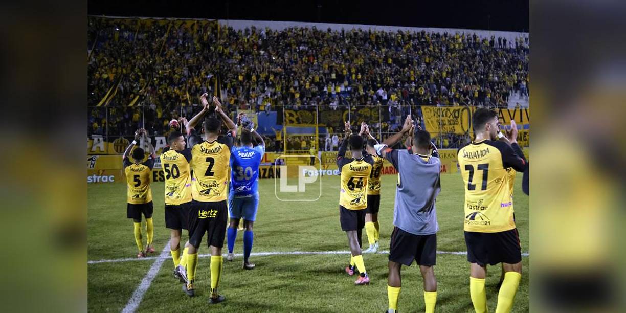 Los jugadores del Real España gradecieron a la afición aurinegra por el apoyo.