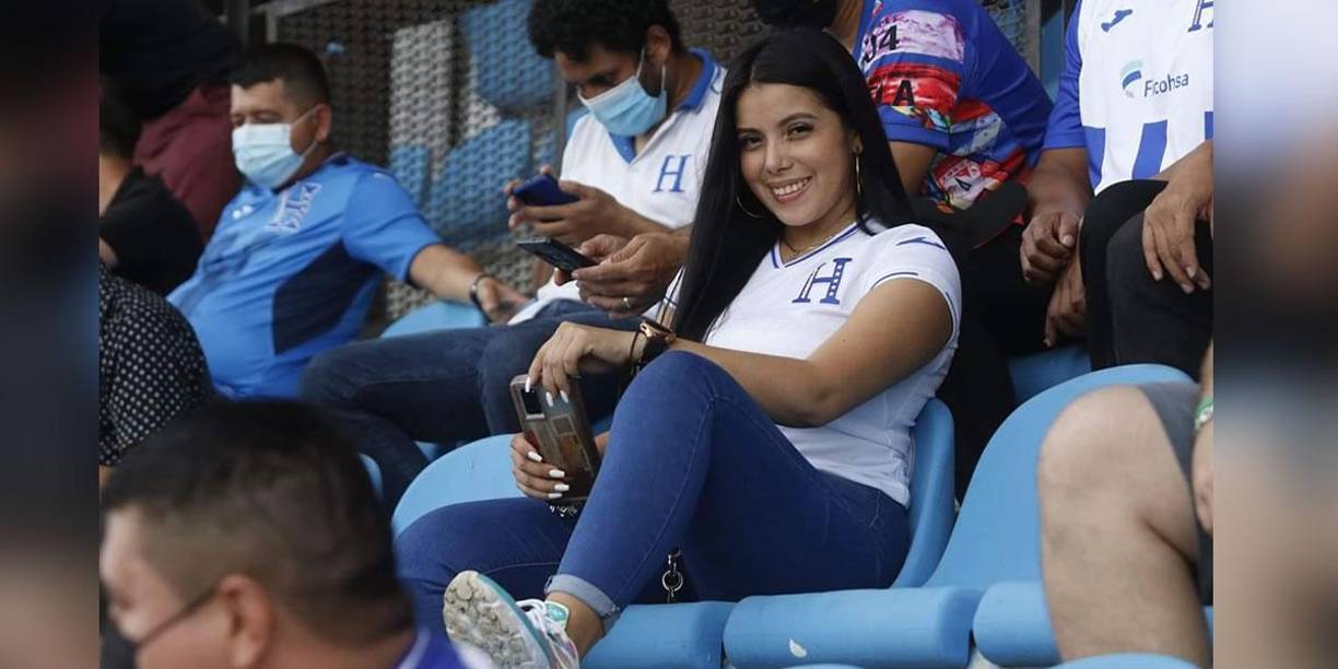 Las bellezas que adornaron el partido Honduras-Costa Rica en el Olímpico