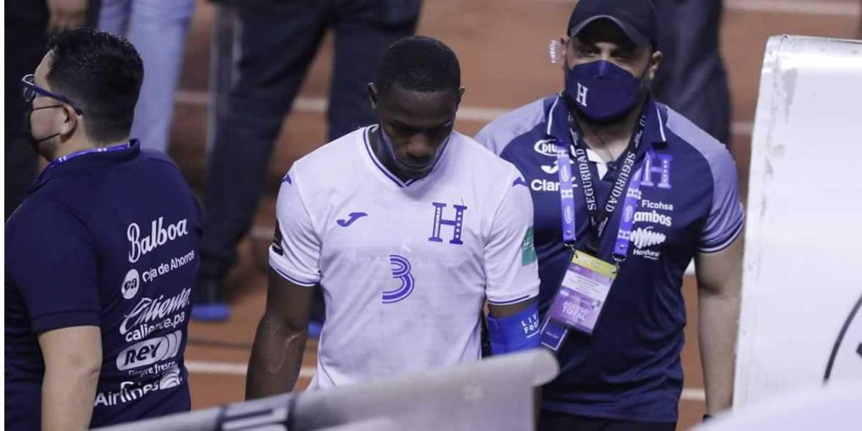 La tristeza de Maynor Figueroa tras el partido en el que cometió un grave error en el primer gol panameño.