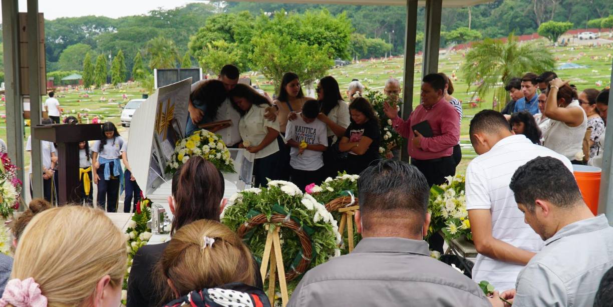 El papá de Michelle expresó: “Le estamos dando el último adiós a mi niña con todos sus sueños truncados”.