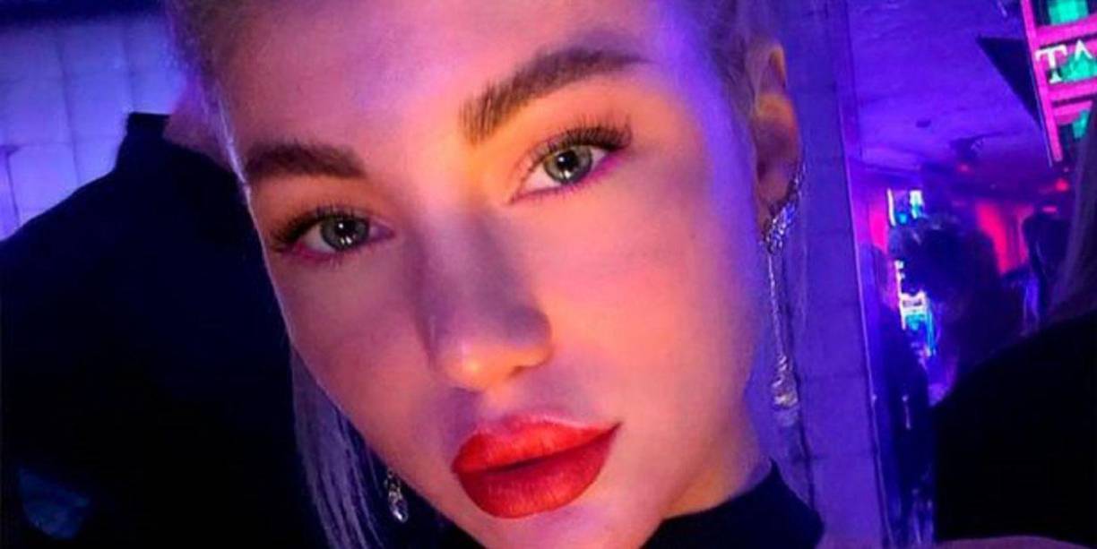 Modelo rusa que llamó psicópata a Putin fue encontrada muerta dentro de una maleta