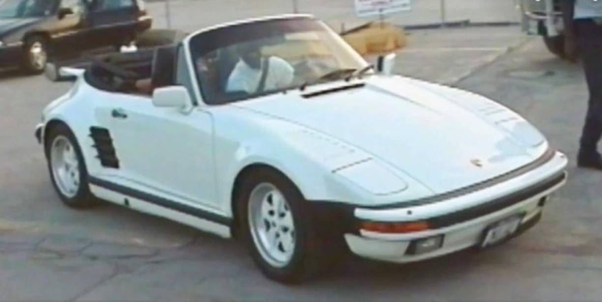 Porsche 911 Turbo Cabriolet Slant Nose: Fue uno de los primeros vehículos de Michael Jordan, pagó 265,000 euros por el auto.