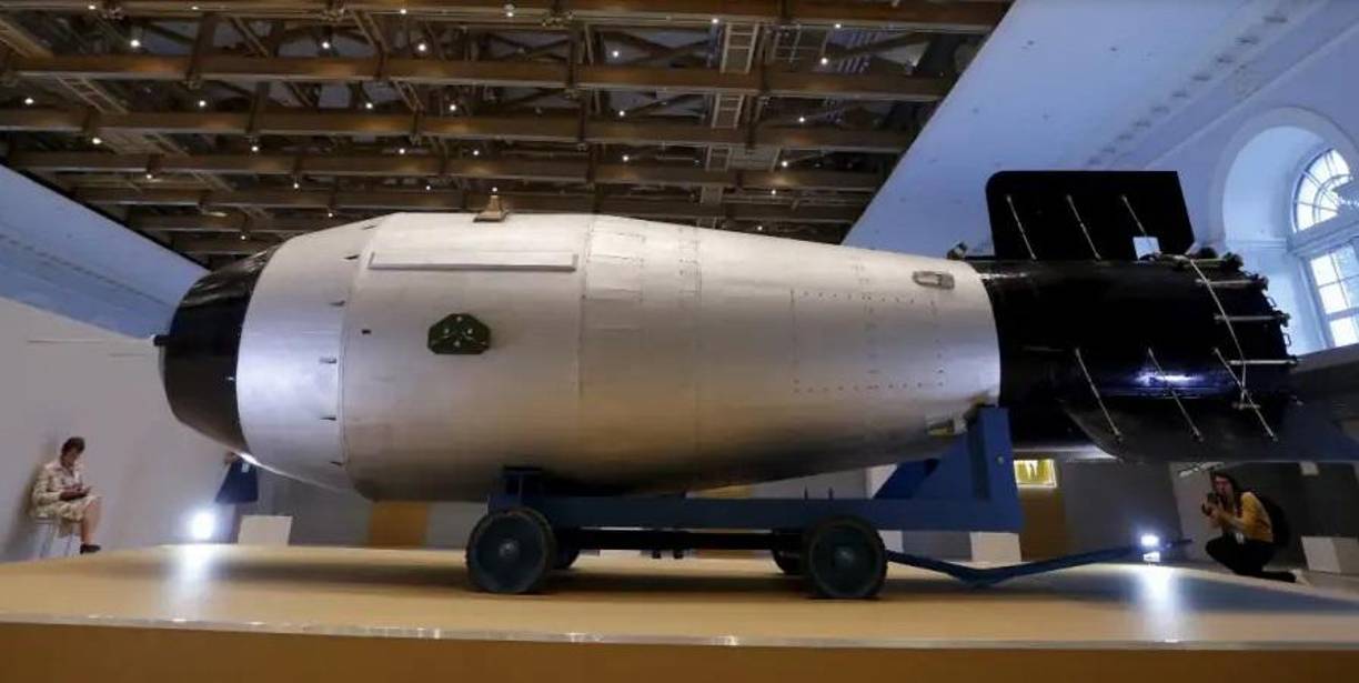 Las Fuerzas Defensivas Estratégicas están compuestas por fuerzas y medios de la defensa aeroespacial, que incluyen un sistema de alerta de ataques con misiles y un sistema de control de espacio, la defensa antimisil y la defensa espacial. 