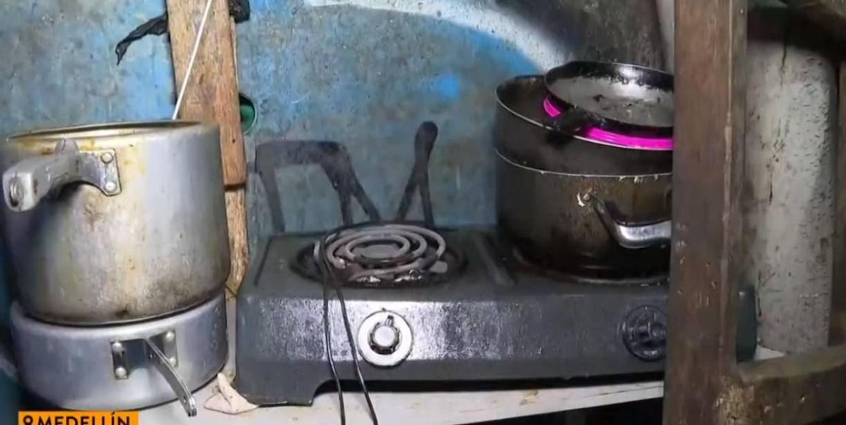  <b>Su familia vive debajo del puente La Madre Laura – al norte de Medellín- y, bajo una difícil situación económica.</b>