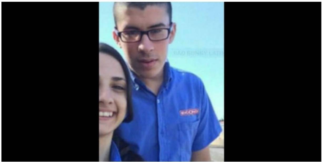 Bad Bunny trabajó en el supermercado Econo de Vega Baja. en Puerto Rico hasta el 2016. Era mozo en el lugar.