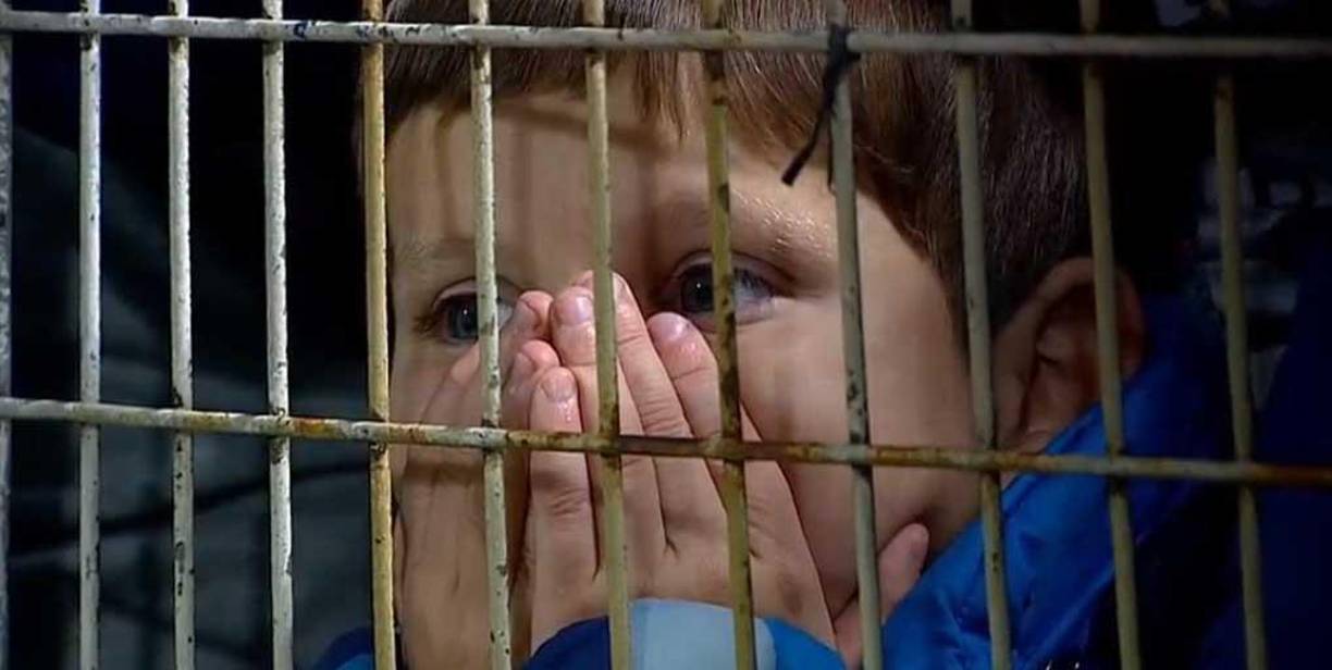 Qué triste. Uno de los niños afectados por el gas lacrimógeno en el Gimnasia vs Boca.