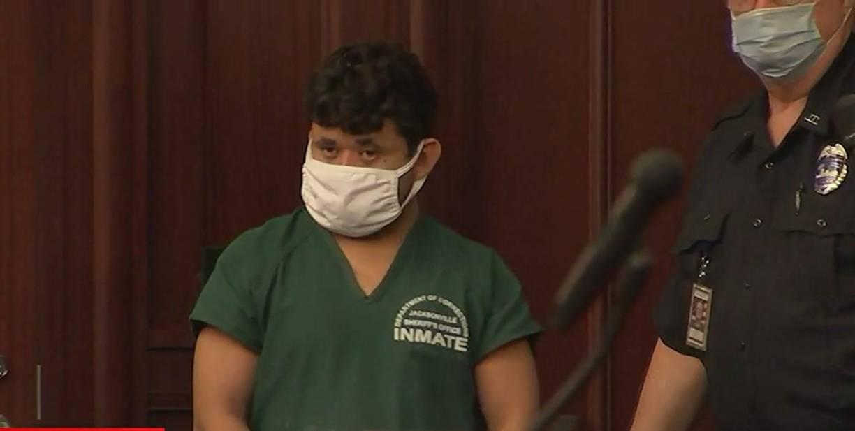 Supuestamente, el convicto mató a su pariente porque este lo golpeó. No se estableció el motivo de las diferencias entre ambos.