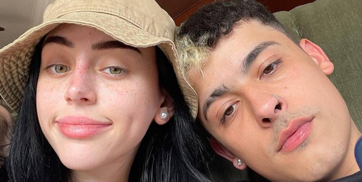 La joven artista ha evitado responder directamente a estas críticas, aunque no es la primera vez que enfrenta la presión del escrutinio público. Desde el comienzo de su carrera, Nicki Nicole ha tenido que lidiar con constantes comentarios sobre su vida privada, siendo juzgada por sus decisiones sentimentales más que por sus logros musicales.Cuando se hizo novia del artista urbano Trueno, en la prensa amarilla se le cuestionó de aprovecharse de la fama del cantante para que su carrera despegara.