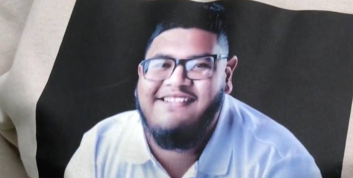 El asalto ocurrió en el área de Spring Branch, sobre la West Little York, cuando Jordan Capuchino y un amigo de él quisieron arrebatarle a Madrano y otro hombre una cadena de oro que presuntamente les había robado.