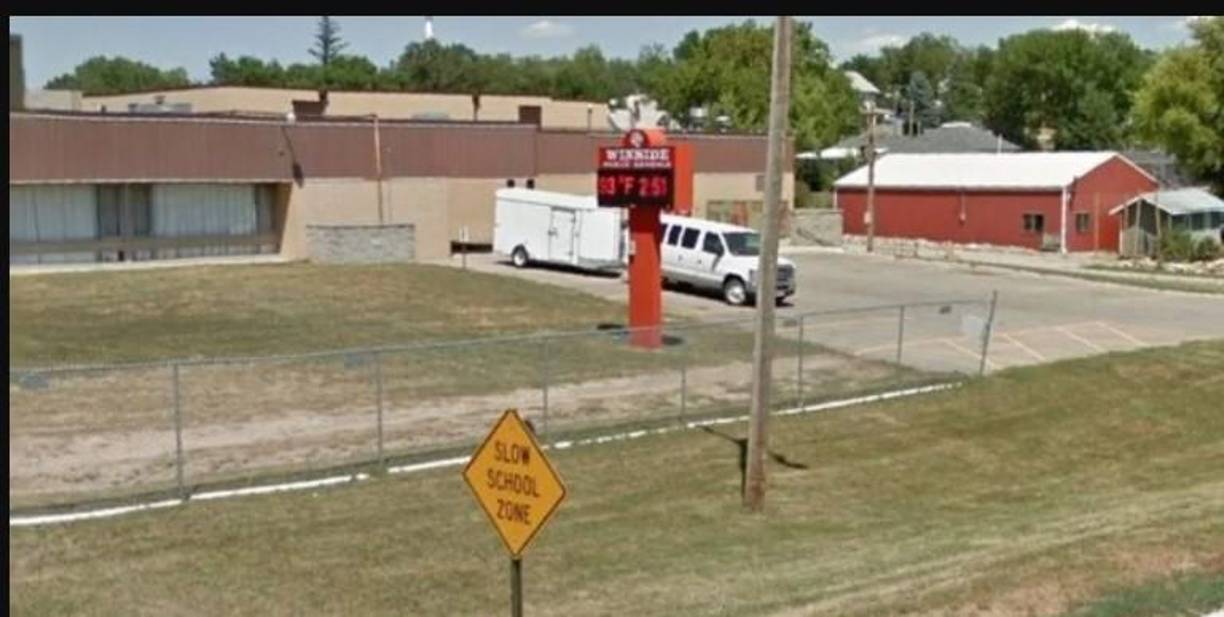 Una semana más tarde, la policía fue alertada de que una maestra se iba a ver con un joven en el panteón local.