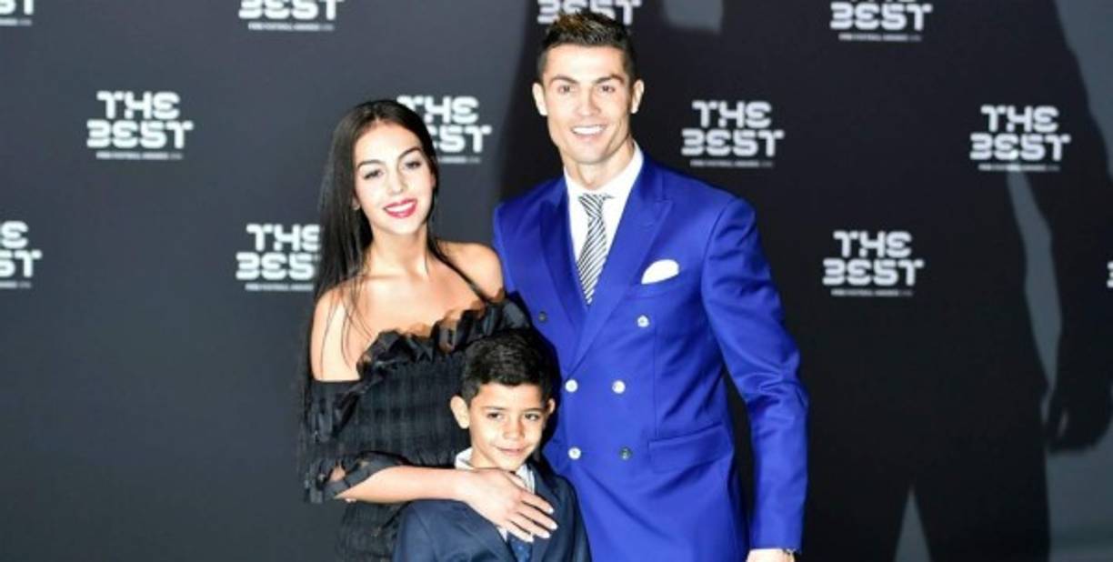 La exvendedora de la tienda Gucci en Madrid, España, sin duda es una de las chicas del momento. <br/><br/>Y es que Georgina pasó de ser una chica de bajo perfil, fanática del deporte y la vida sana, a madre de 4 hijos de uno de los jugadores más aclamados del planeta.