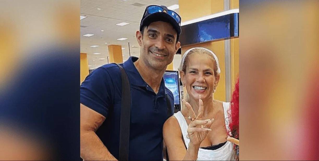 “No fue compromiso, fue el compromiso del noviazgo, que estamos juntos en pareja, fue un anillo para mí y una pulsera para ella”, mencionó.