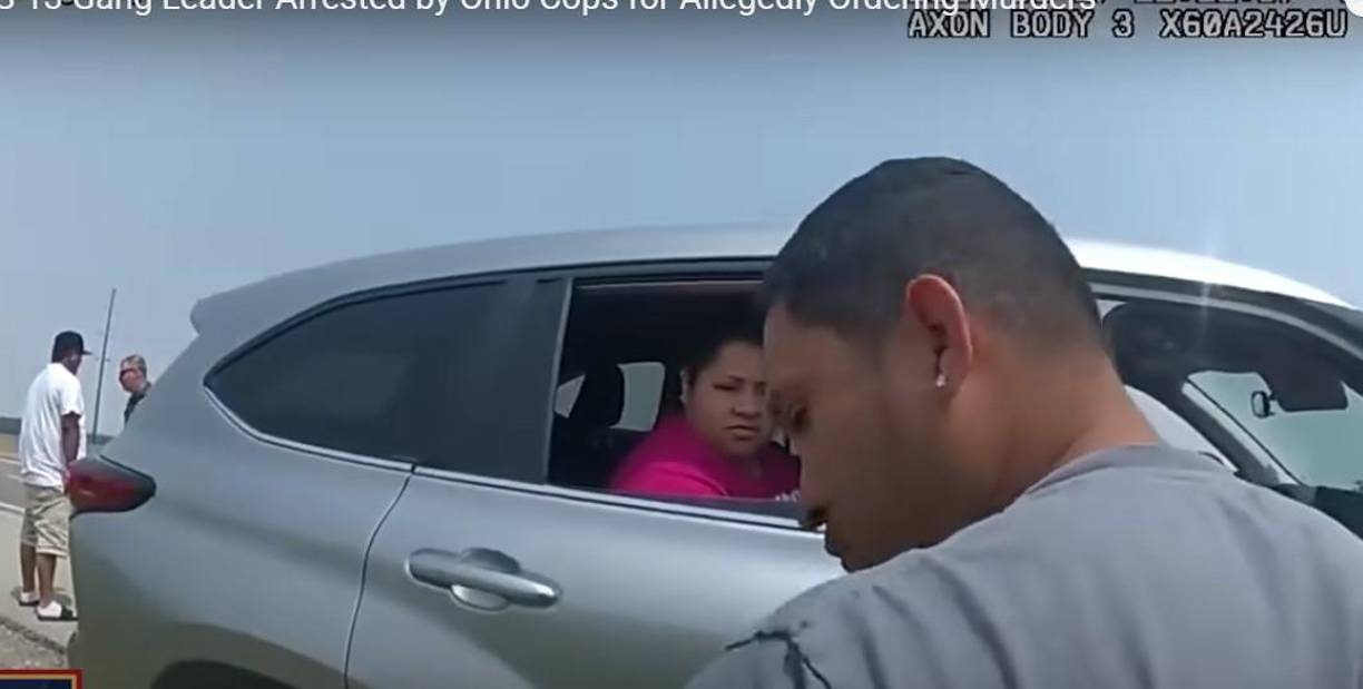 Los policías le preguntaron al piloto y copiloto por su estatus migratorio y ellos dijeron que eran indocumentados y fue cuando la patrulla llamó a otros oficiales.