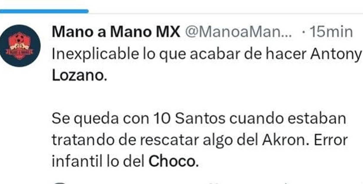 Los aficionados del Santos Laguna también reaccionaron muy molestos contra el ‘Choco’ Lozano por su expulsión ante Chivas.