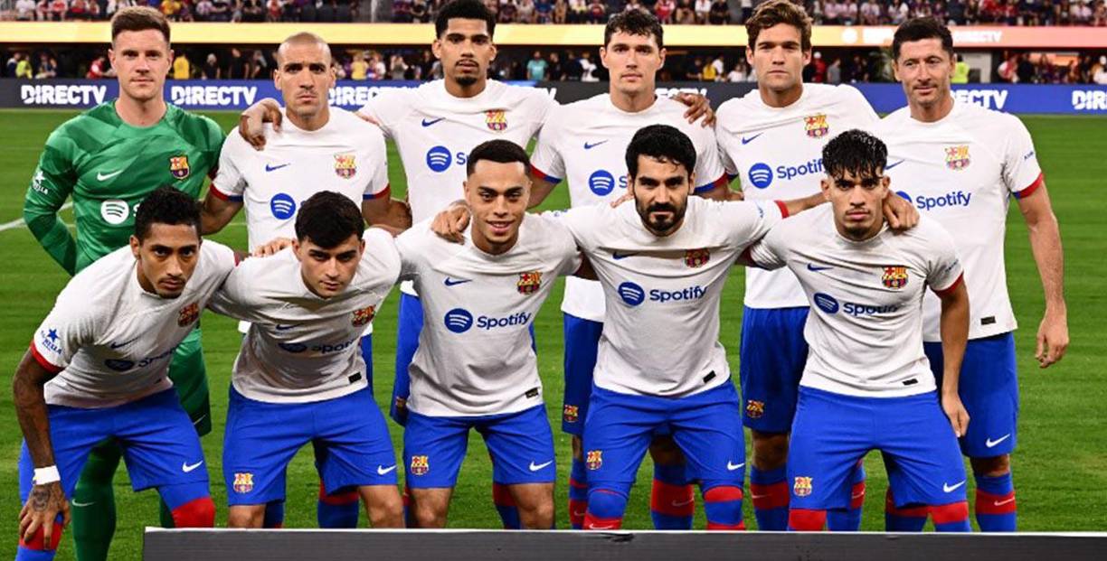 Este fue el 11 titular del Barcelona que mandó a la cancha Xavi para el duelo ante Arsenal. Gündogan y Oriol Romeu debutaron .