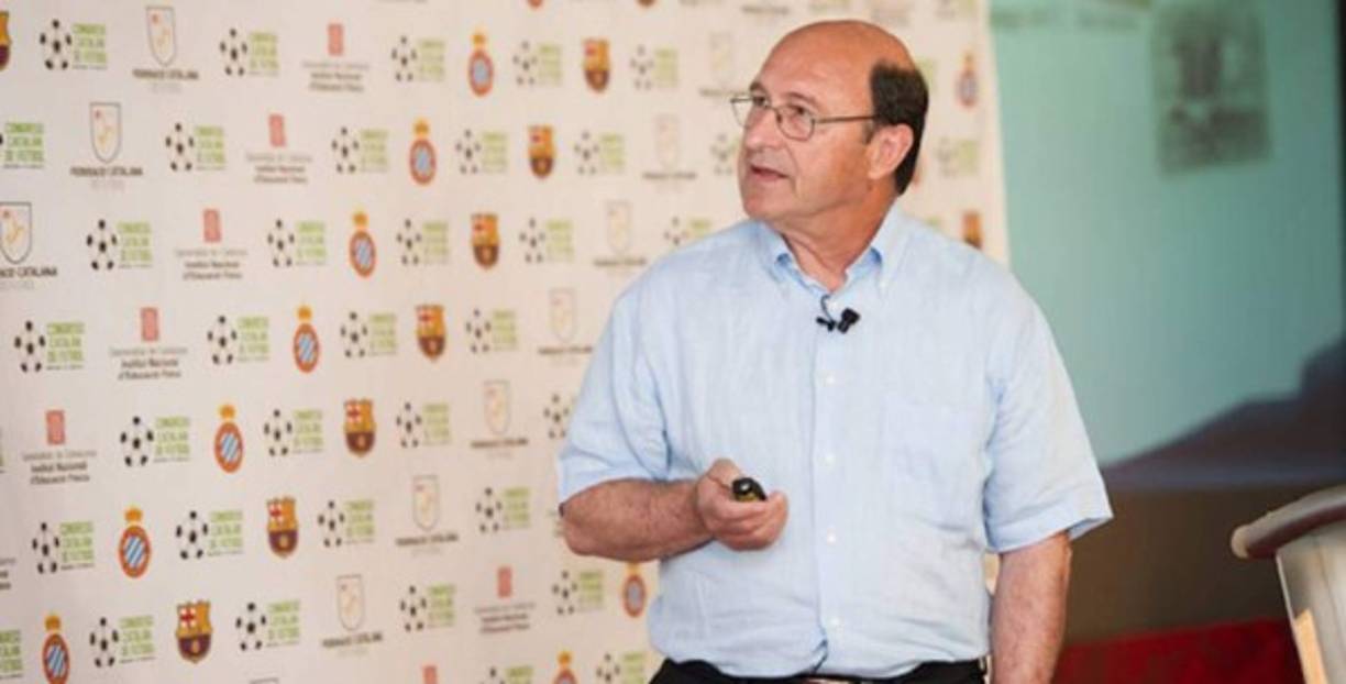 Otro regreso que pidió Xavi al Barcelona fue el de Joan Vilá, al que considera su padre futbolístico y quien ocupó el cargo de director de Metodología antes de salir del club en verano de 2018.