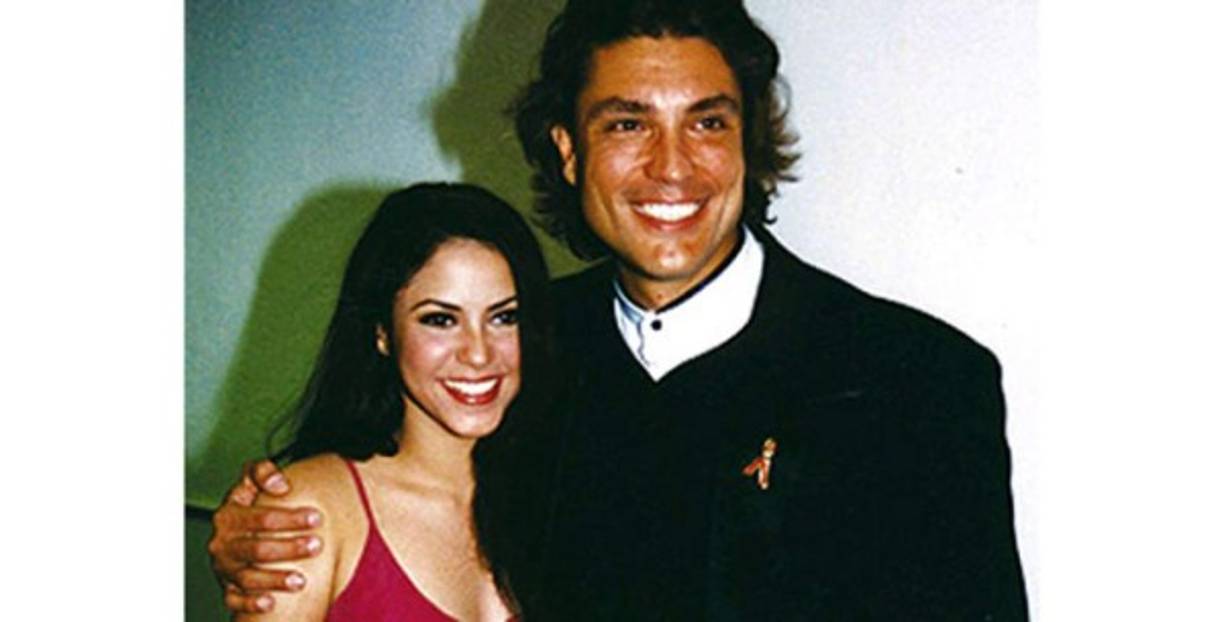 Uno de los novios más conocidos de la antigua Shakira, sin duda es Osvaldo Ríos, quien vivieron un publico romance los años 90.
