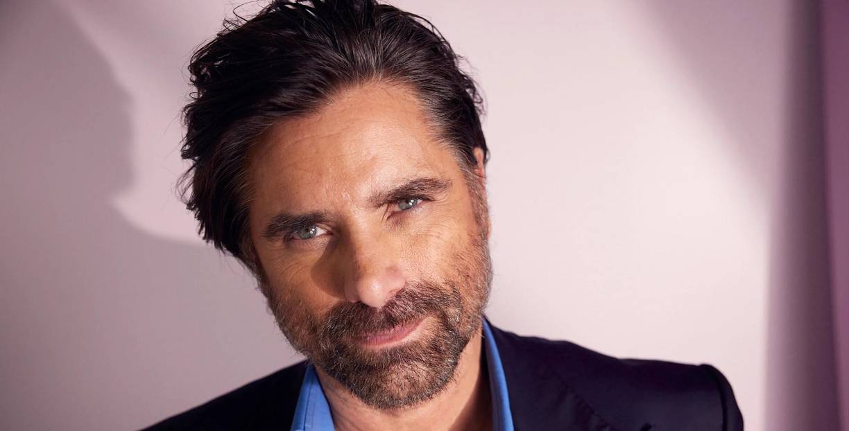 El actor estadounidense John Stamos, recordado por su participación en la serie “Full House”, reveló en una nueva entrevista que es un sobreviviente de abuso sexual.