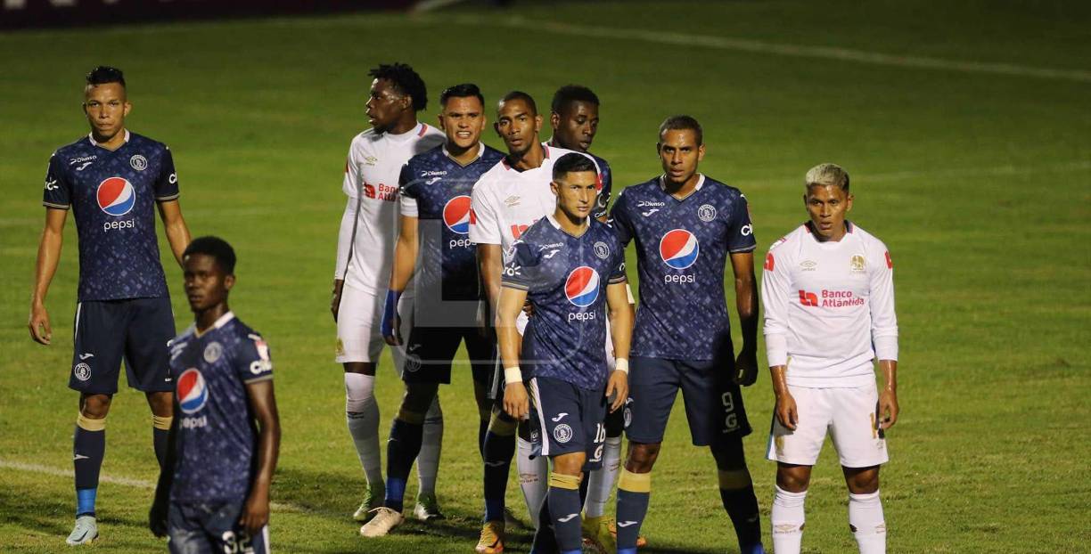 Motagua y Olimpia empataron 0-0 la noche del martes por la ida de semifinales de la Liga Concacaf. Tras el fin del juego, ambos clubes han sido señalados por la prensa deportiva debido al nivel mostrado.
