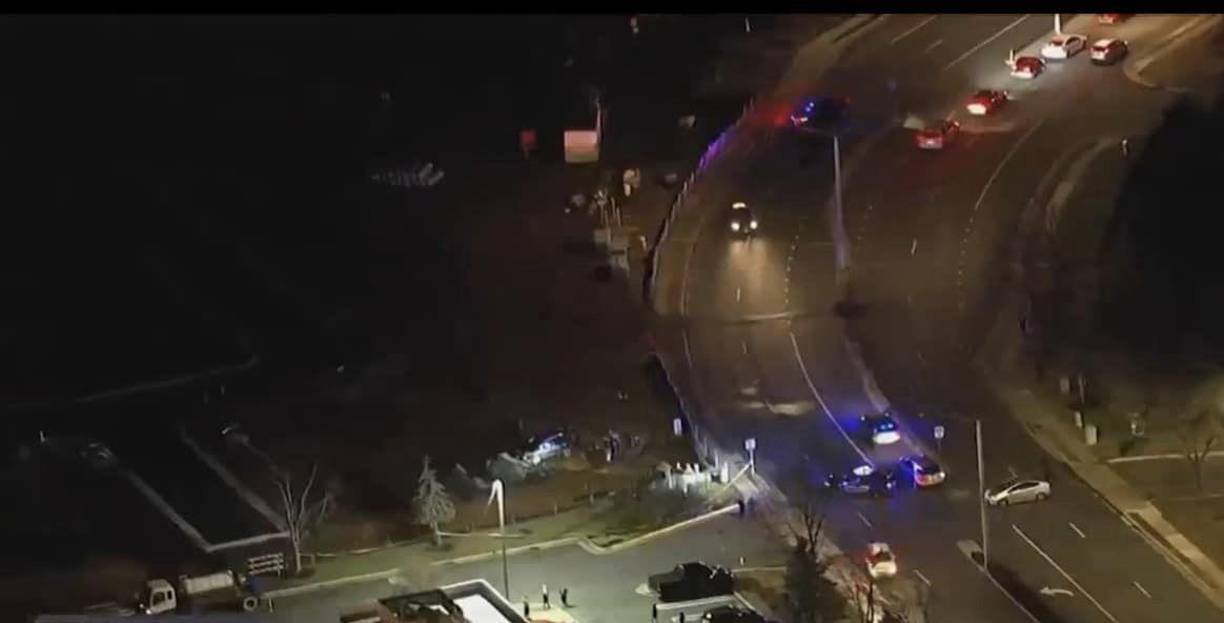 “Volví a mirar el coche. Mi esposa estaba debajo de él”, contó el joven originario de Guatemala.