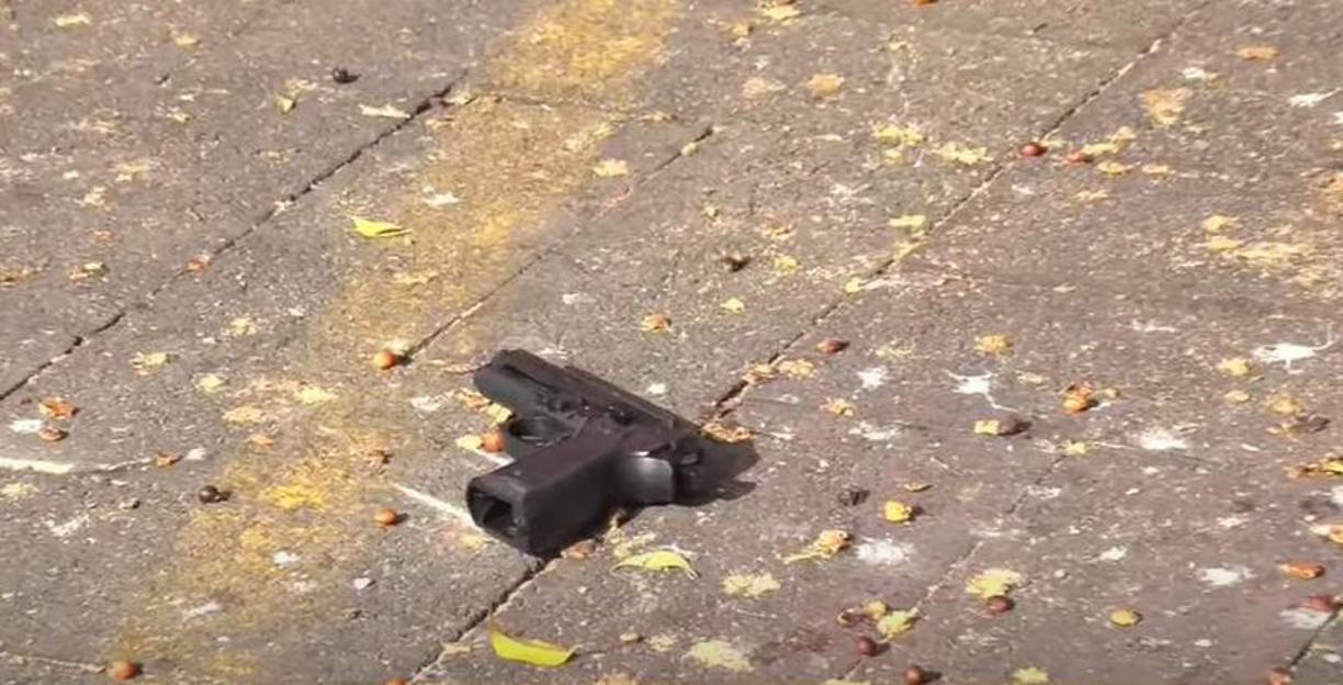 Sin embargo, el ciudadano sí llevaba consigo una pistola de verdad. 