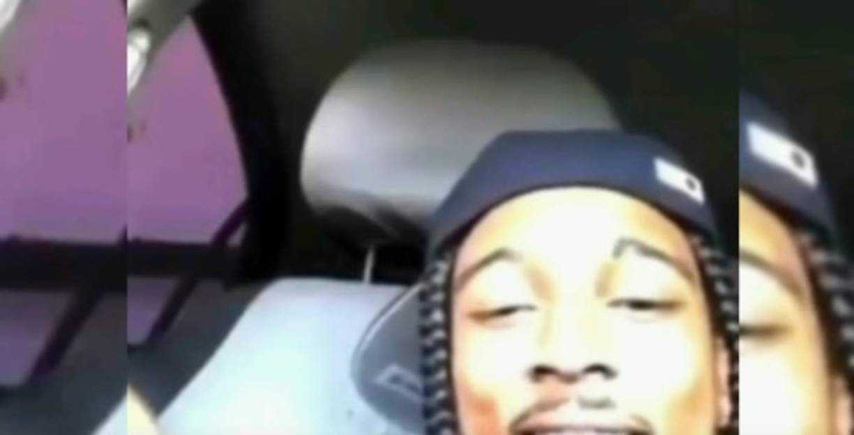 Zerail Dijon Rivera era conocido como 'Indian Red Boy', y falleció en las últimas horas. En imágenes se aprecia cómo el joven permanecía sentado en su automóvil. Mientras hablaba por Instagram. Su cuenta aún está activa y tiene aproximadamente 27,000 seguidores.