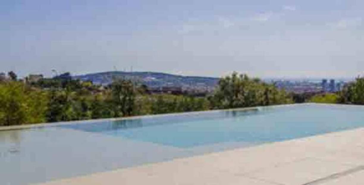 La casa de Malcom posee amplios espacios, mucha luminosidad y preciosas vistas al mar.