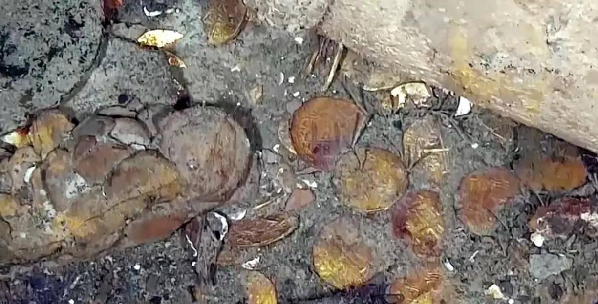 Entre abril y mayo se hará una “exploración de algunos materiales que están superficialmente en el lecho” del <b>galeón</b> para ver cómo reaccionan al salir del agua y preparar la recuperación del resto de los bienes, explicó Correa.