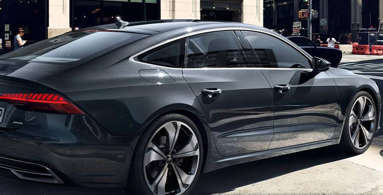 Los motores de gasolina del Audi A7 son dos, cuentan de serie con tracción integral quattro y cambio automático.