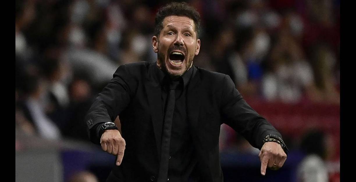 Diego Simeone pidió más apoyo a sus aficionados en un momento del segundo tiempo.