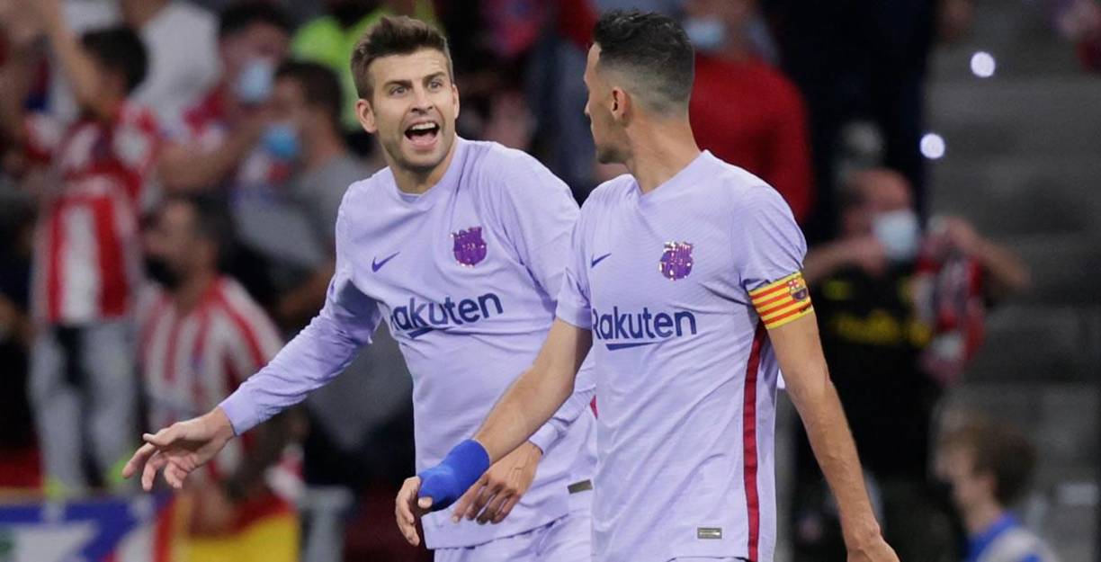 Piqué y Busquets se pelearon por la acción defensiva que regaló el Barcelona al Atlético.