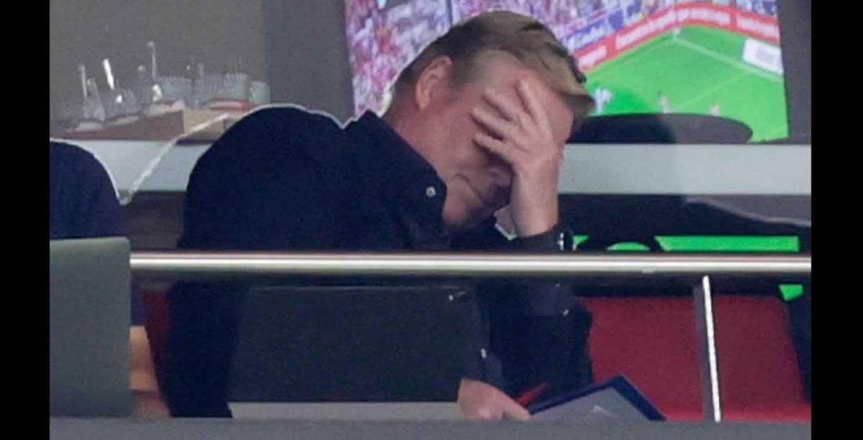 Ronald Koeman, sancionado, estuvo en el palco del Wanda y sufrió mucho por la derrota del Barcelona.